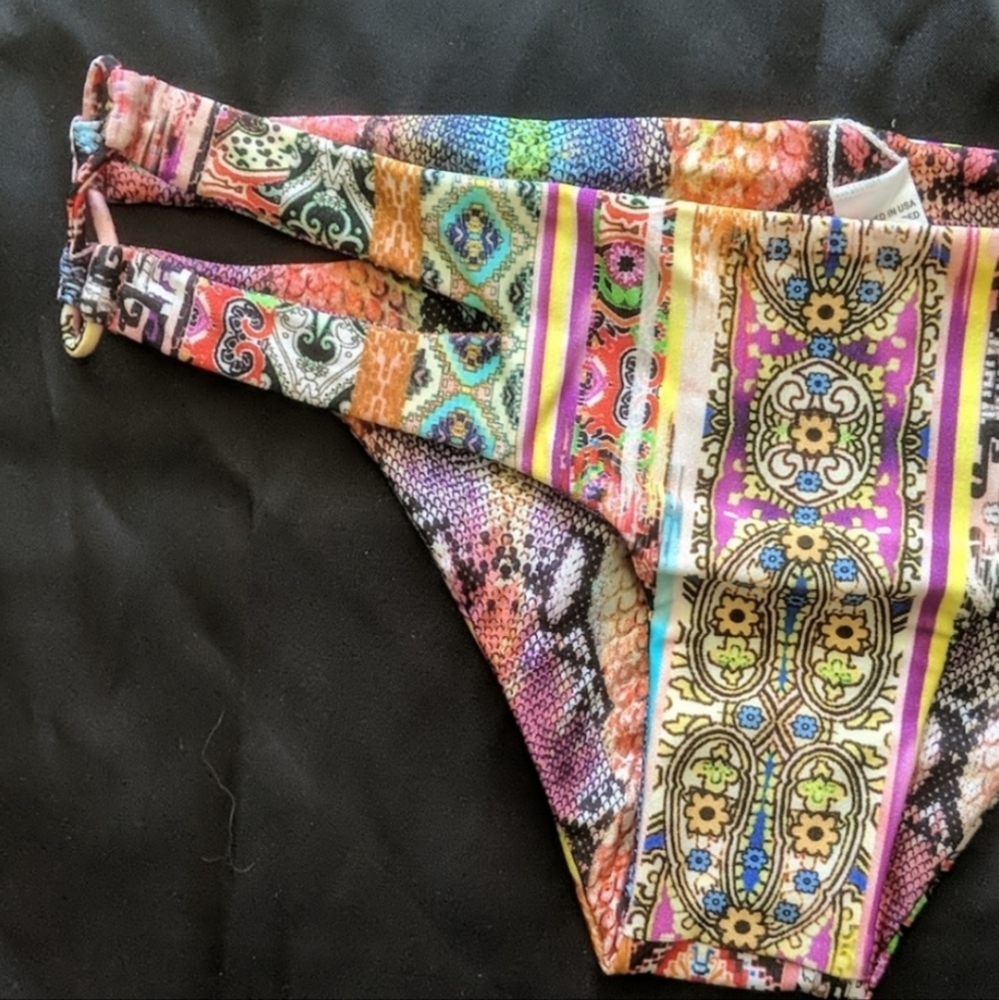 Reversible open side bikini bottom - Picture 2 of 5